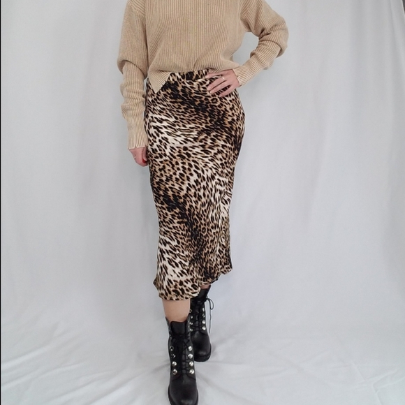 High waisted leopard print midi skirt - Picture 2 of 5